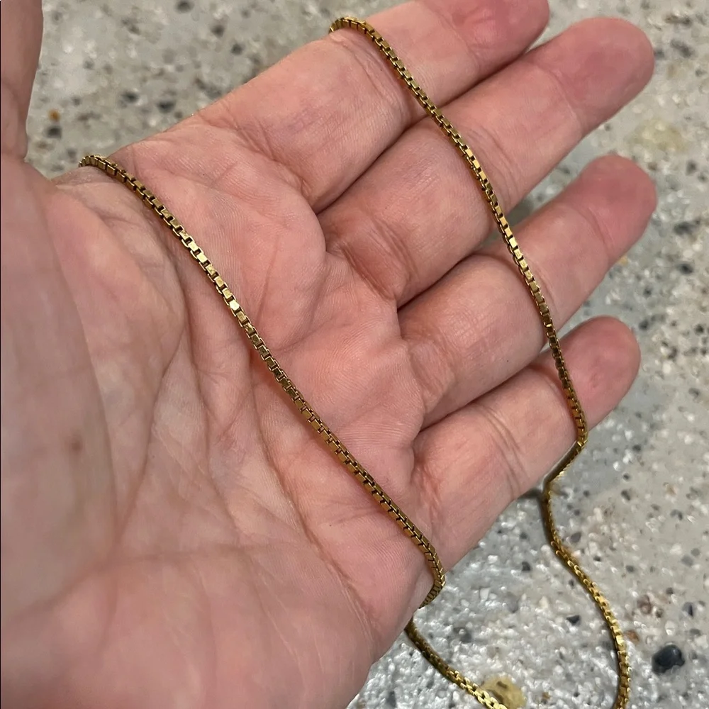 VINTAGE MONET BOX CHAIN GOLD TONE NECKLACE - Picture 4 of 8